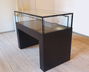 Pultmontre med portalsokkel